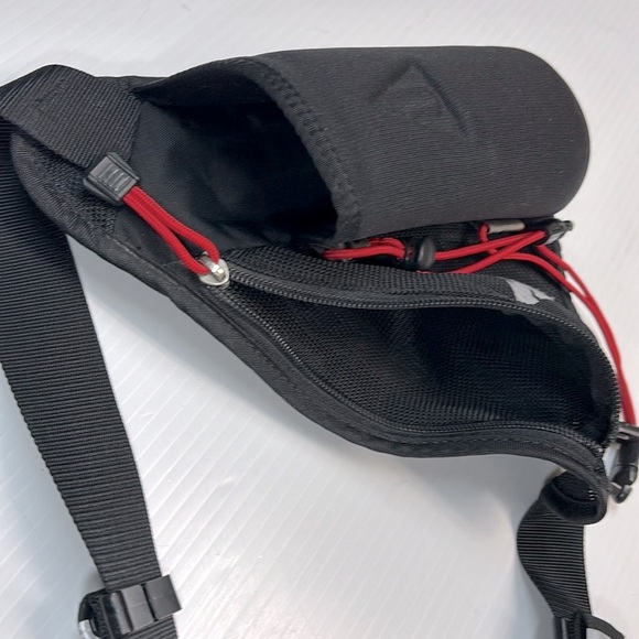 ULTIMATE RUNNING/JOGGING WAIST PACK WITH BOTTLE HOLDER - BLACK - Picture 4 of 8